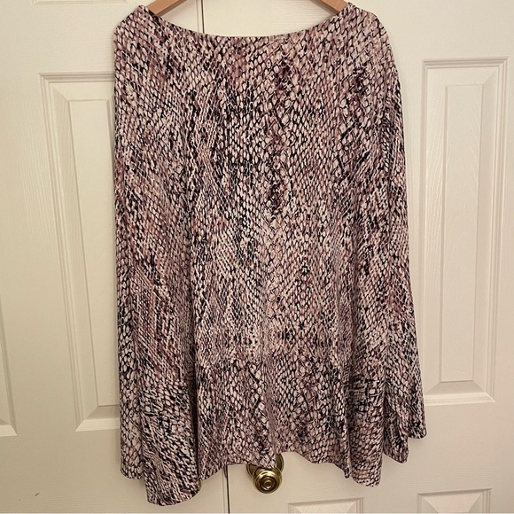 Susan Graver purple snake Printed Liquid Knit Button Front Peplum Top 5x - Picture 7 of 8